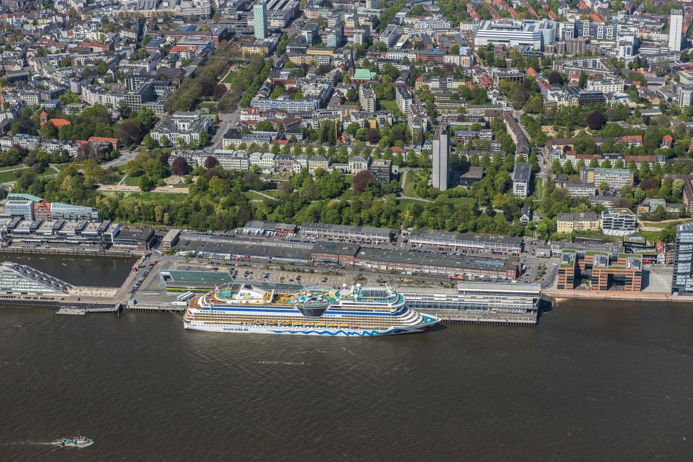 Kreuzfahrtschiff in Hamburg