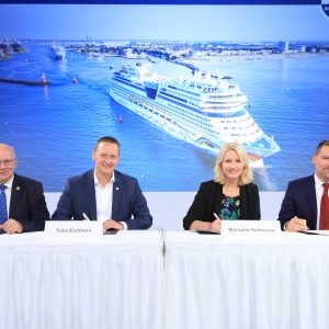 Preesekonferenz mit Ministerpräsidentin Manuela Schwesig, dem Oberbürgermeister der Hanse- und Universitätsstadt Rostock Roland Methling, dem Präsidenten von AIDA Cruises Felix Eichhorn und dem Geschäftsführer von ROSTOCK PORT Jens A. Scharner