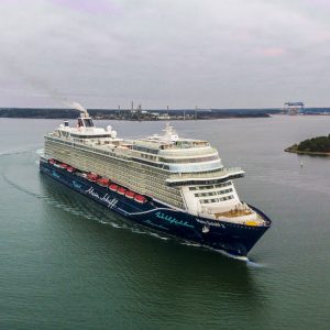 Kreuzfahrtschiff Mein Schiff 2 von TUI Cruises in Kiel